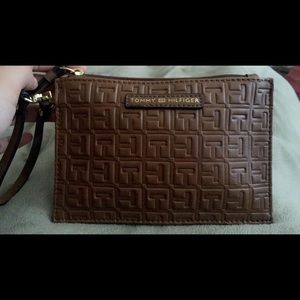 tommy hilfiguer wristlet